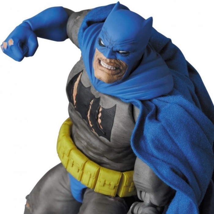 MAFEX nos trae una figura articulada del Batman de Frank Miller