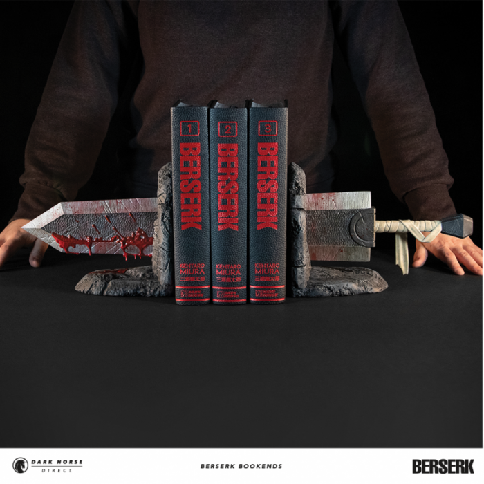 Usa la espada de Guts para sujetar tus cómics con este sujetalibros 9 Berserk, Dark Horse