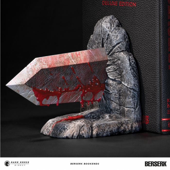 Usa la espada de Guts para sujetar tus cómics con este sujetalibros 7 Berserk, Dark Horse