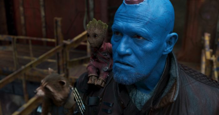 Yondu se sacrifica por salvar a Peter Quill al final de Guardianes de la Galaxia Vol. 2 del UCM