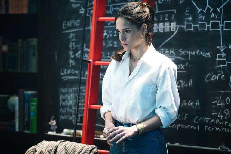 Man of Tomorrow: Adria Arjona convierte el misterio de su personaje en una curiosa apuesta de 500 dólares
