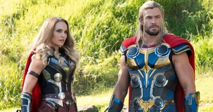 Natalie Portman y Chris Hensworth en Thor: Love and Thunder - destacada