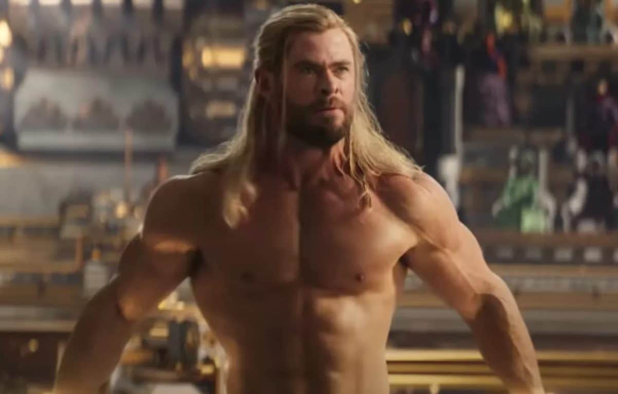 Thor: Love and Thunder - desnudo de Chris Hemsworth - destacada