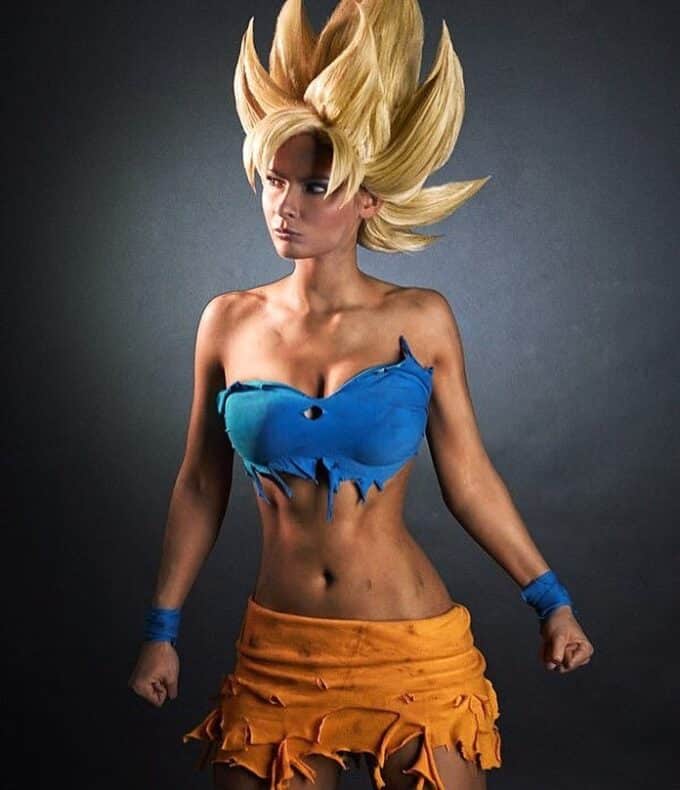 Jannet Vinogradova - cosplay de Goku Super Saiyan