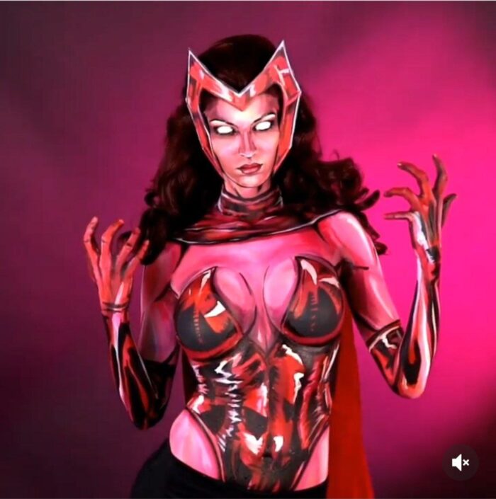 cosplay bodypaint de la Bruja Escarlata por Kay Pike