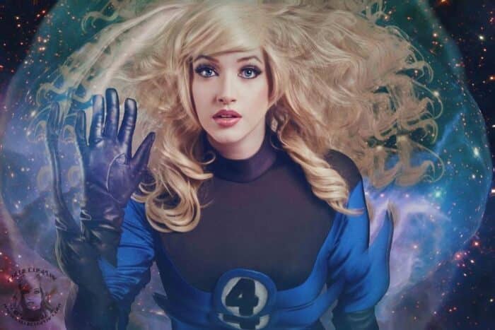 cosplay de Susan Storm, la Mujer Invisible, por Callie Cosplay