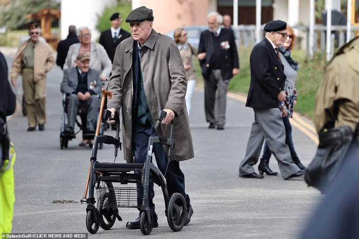 Alfred (Michael Caine) se retira y deja a Bruce Wayne sin mayordomo