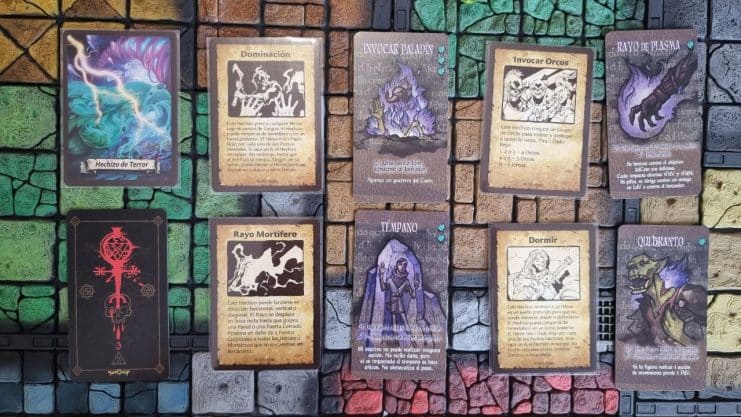 TseuQuest vs Heroquest: cartas y fichas de personaje