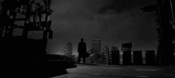 Nicolas Cage muestra su traje arácnido en el tráiler de Spider-Noir