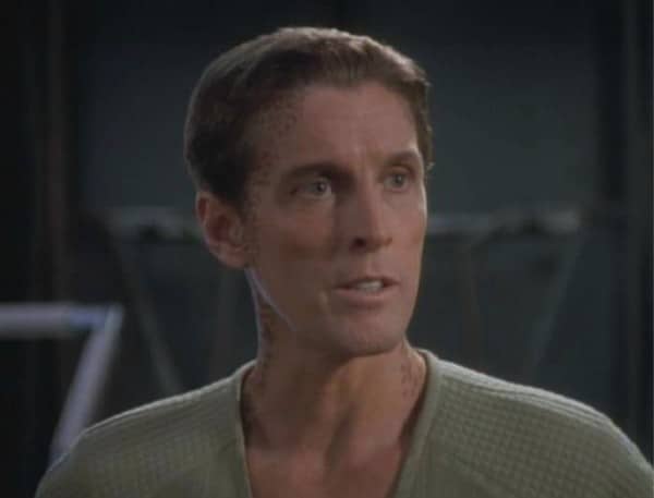 Las caras de John Glover relacionadas con el cine y las series de cómic