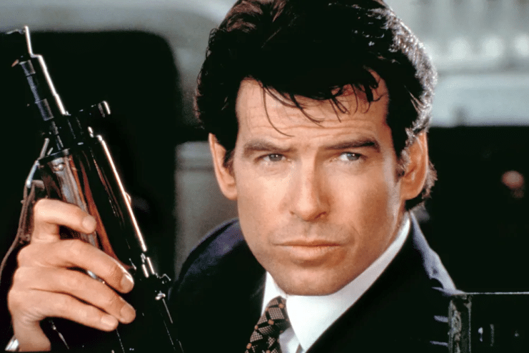 Pierce Brosnan vuelve a zanjar su regreso como James Bond pero deja la puerta abierta a algo más