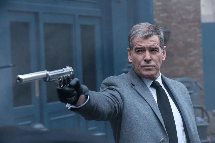 Pierce Brosnan vuelve a zanjar su regreso como James Bond pero deja la puerta abierta a algo más