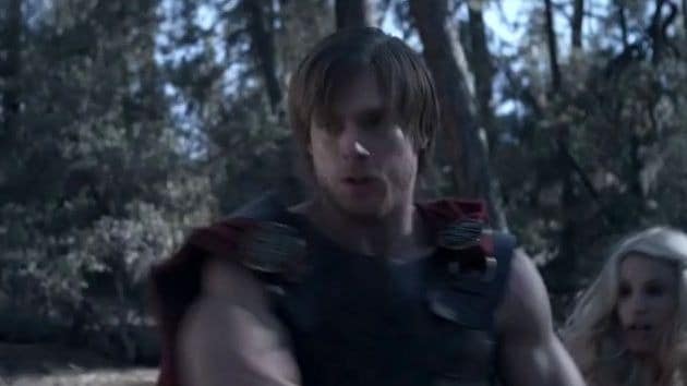 Un Thor con amnesia, un Loki enmascarado y una peli que no es del MCU, pero puedes verla gratis