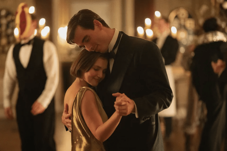Netflix se atreve con Agatha Christie y cambia casi todo en Seven Dials