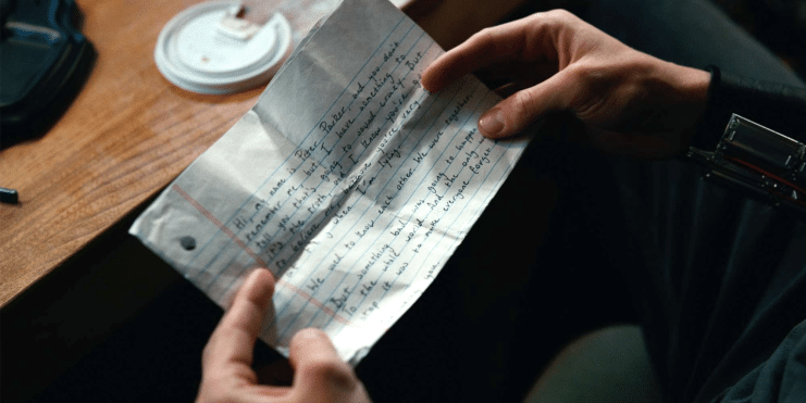 La nueva película de Spider-Man arranca con una caída al vacío y lo cambia todo