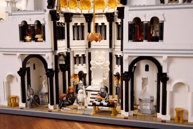 LEGO convierte Minas Tirith en una bestia de colección que supera incluso al Halcón milenario